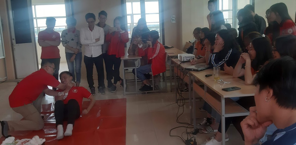 Tập huấn về phong trào Chữ thập đỏ, trăng lưỡi liềm đỏ quốc tế cho sinh viên tình nguyện của Hội Chữ thập đỏ Việt Nam trong các trường Đại học trên địa bàn Hà Nội 