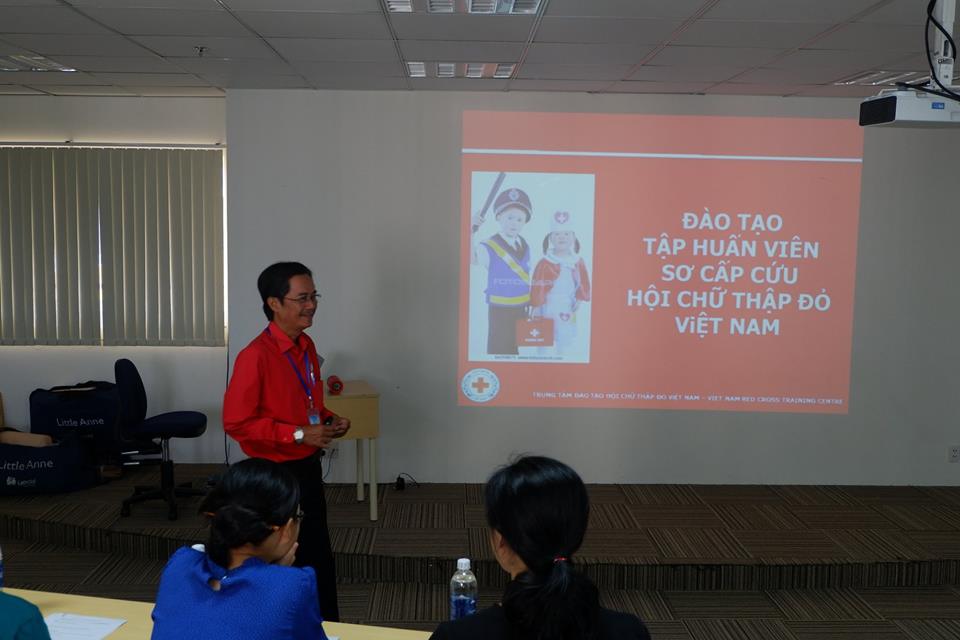 Huấn luyện sơ cấp cứu cho cán bộ, nhân viên Trung tâm nghiên cứu Cải tiến Y tế tại Tp. Hồ Chí Minh